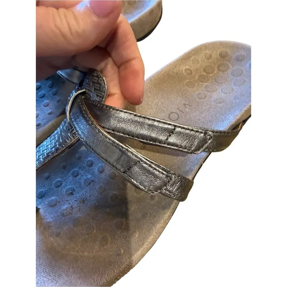 Vionic Karley Metallic Grip Closure Sandals in a Women’s Size 8